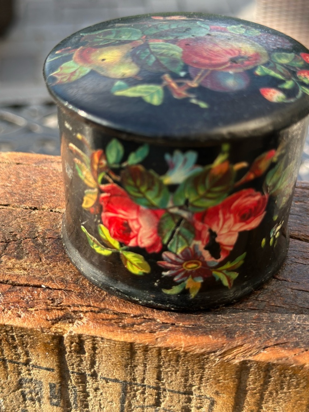 Vintage Black Lacquer Trinket Box Floral Fruit Papier Mache or Wood Cottage - Picture 2 of 10
